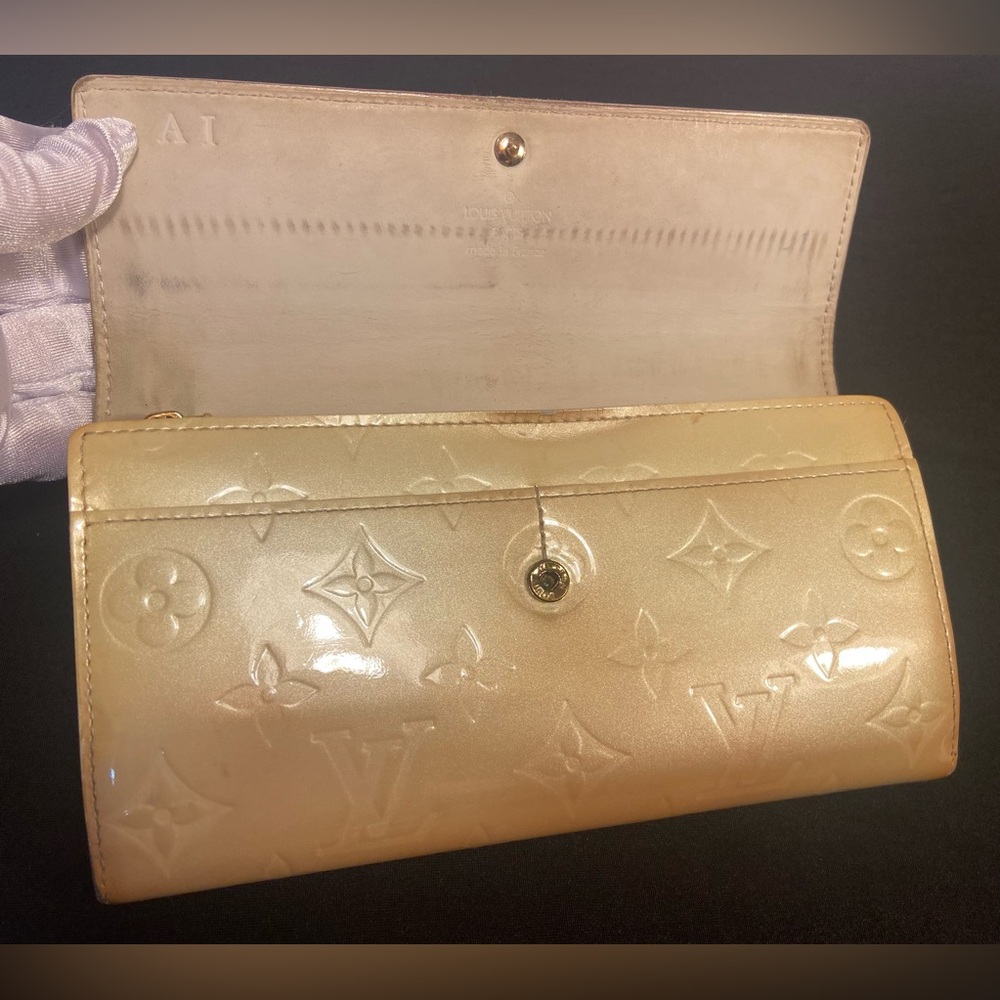 🔥SALE!! Louis Vuitton ~ Vernis ~ Sarah Long Wallet ~ Yellow 💛🟨💛 - Picture 7 of 14